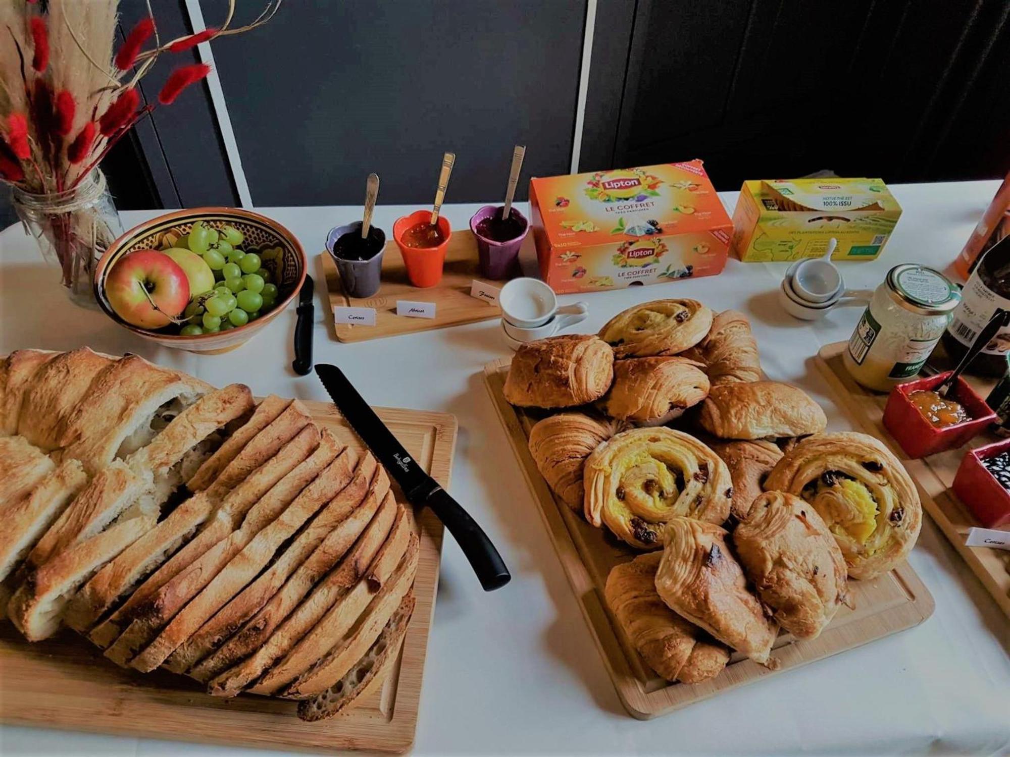 Cluis Sejour De Charme Au Chateau Avec Petit-Dejeuner Et Parking - Fr-1-591-705 المظهر الخارجي الصورة