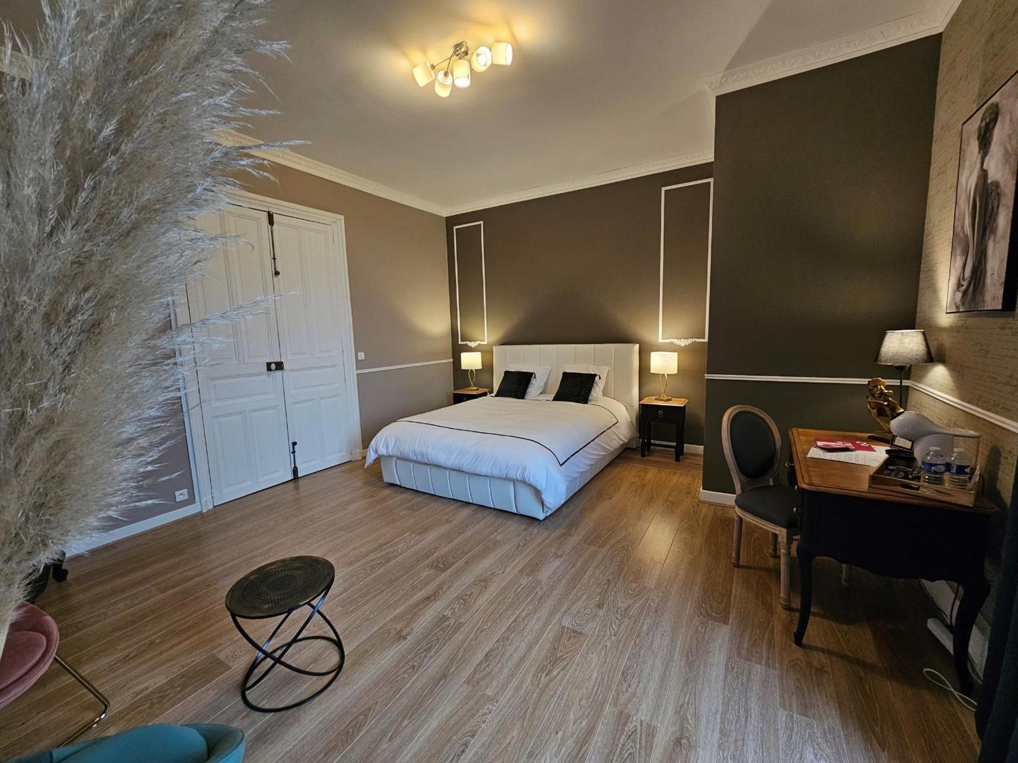 Cluis Sejour De Charme Au Chateau Avec Petit-Dejeuner Et Parking - Fr-1-591-705 المظهر الخارجي الصورة